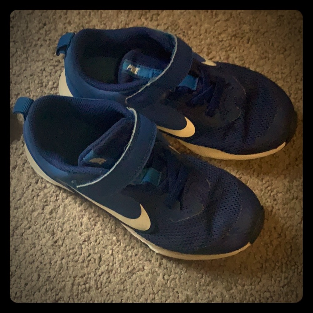 Nike size 12 boys running shoe